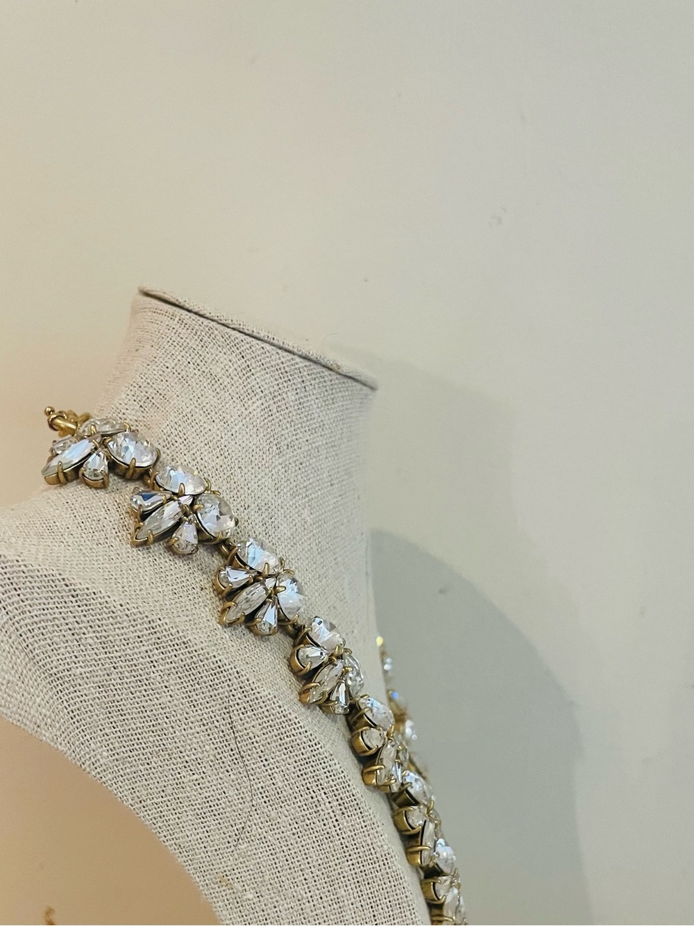 J. Crew Crystal Leaf  Statement Necklace Blogger Fav - Picture 2 of 5